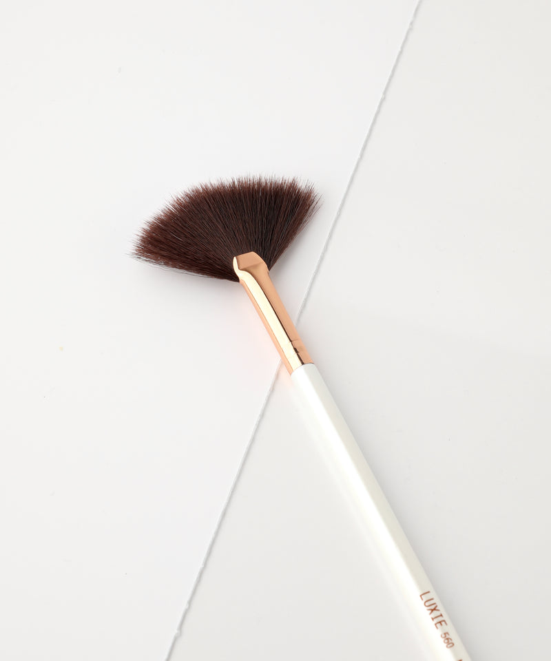 Nysgerrighed side fyrretræ LUXIE 560 Medium Fan Brush-Flawless | Luxie Beauty